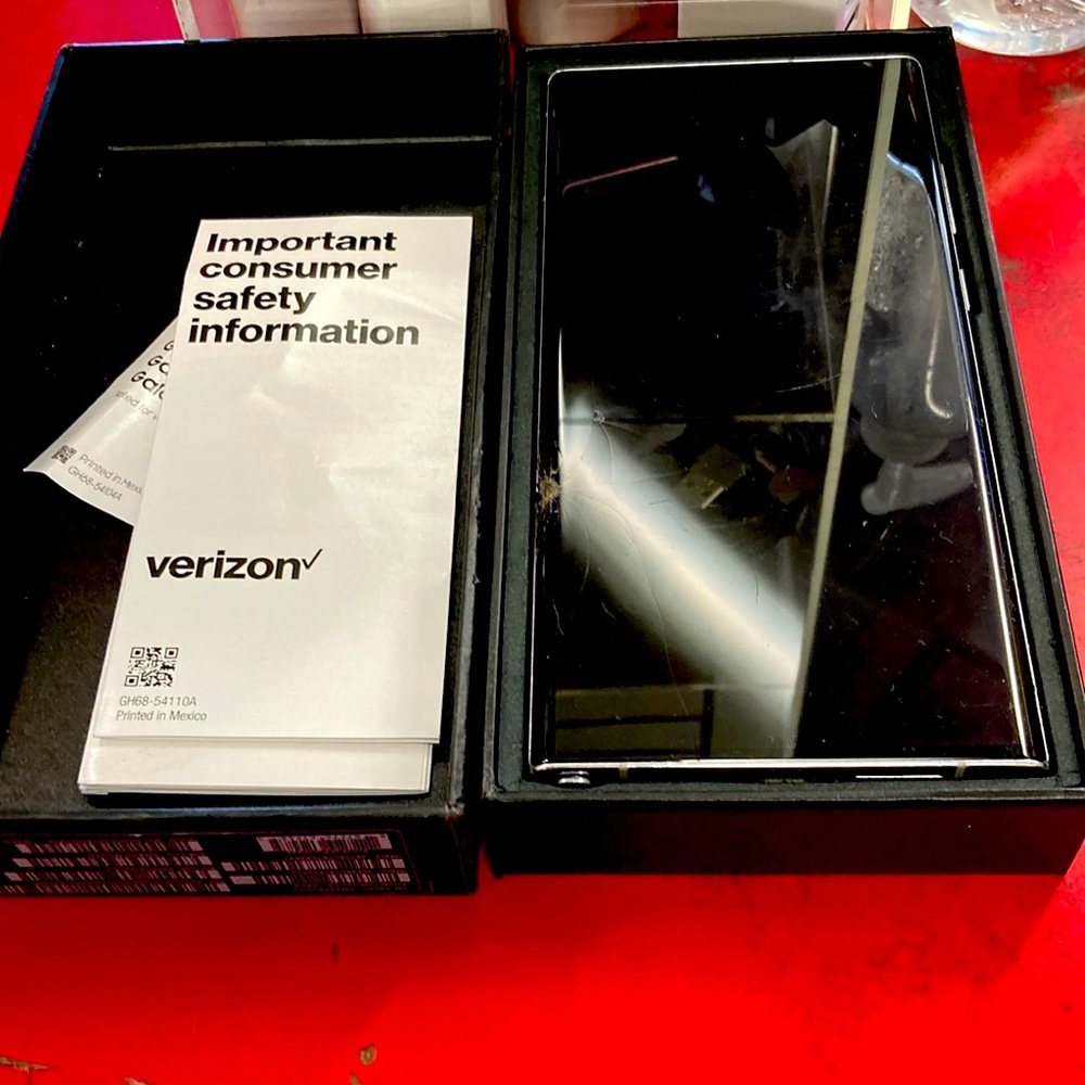 GALAXY S22 Fantastic phone! Originally $2000!